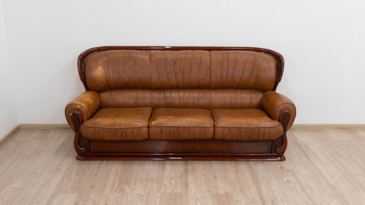 ПРямой диван11251 до реставрации