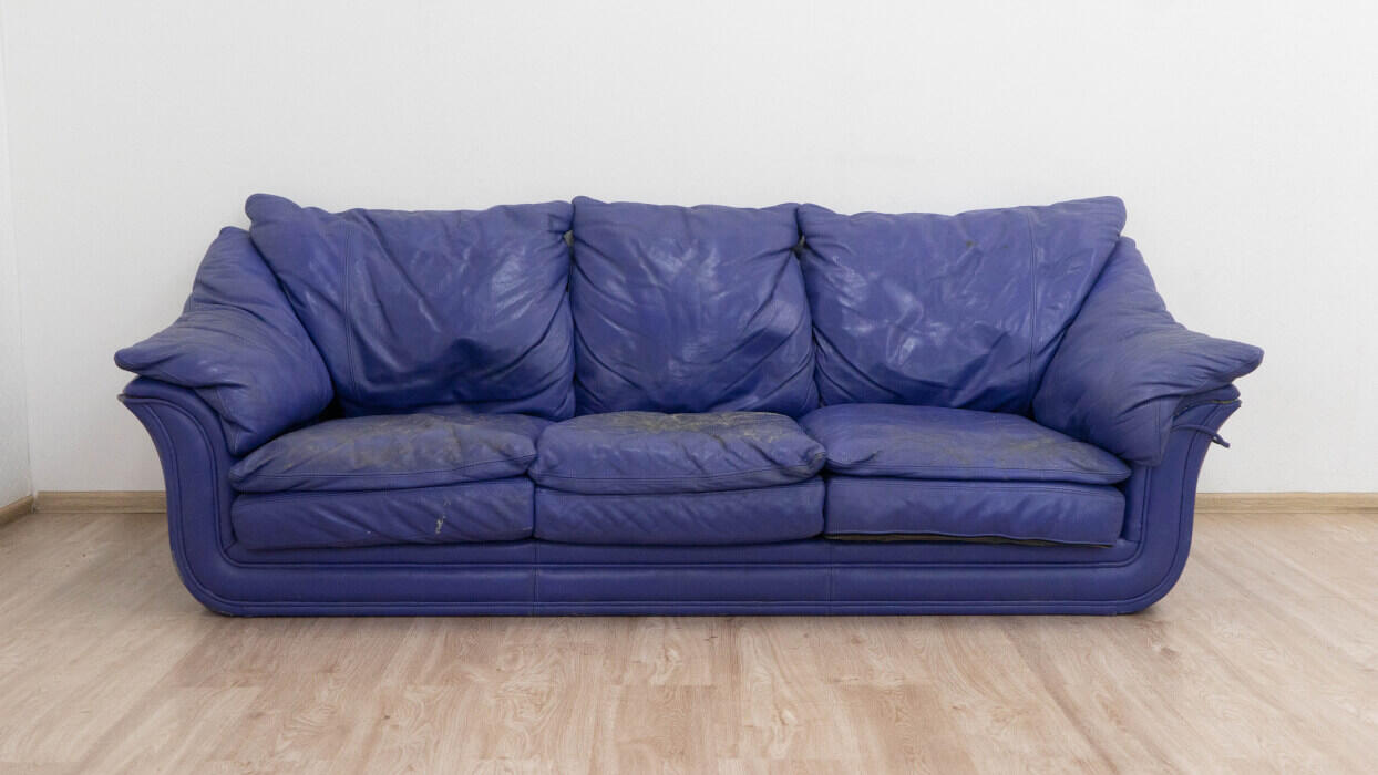 Прямой диван1225 до реставрации