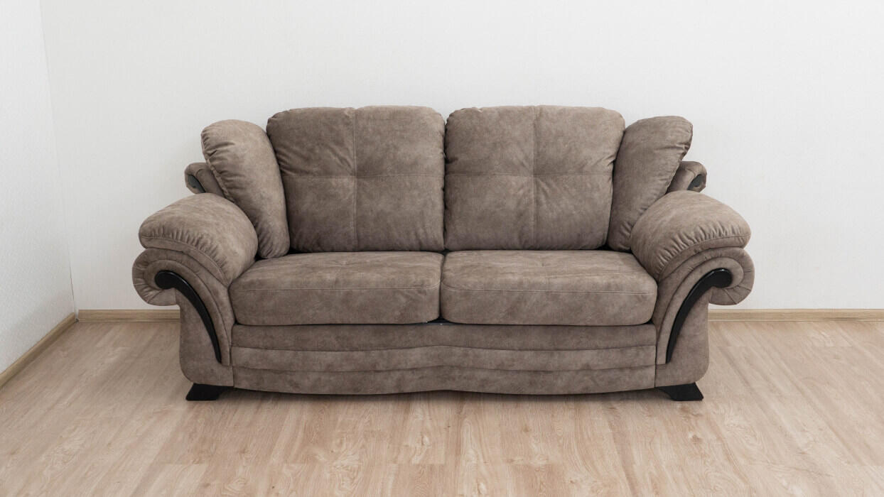 Прямой диван1867А после реставрации