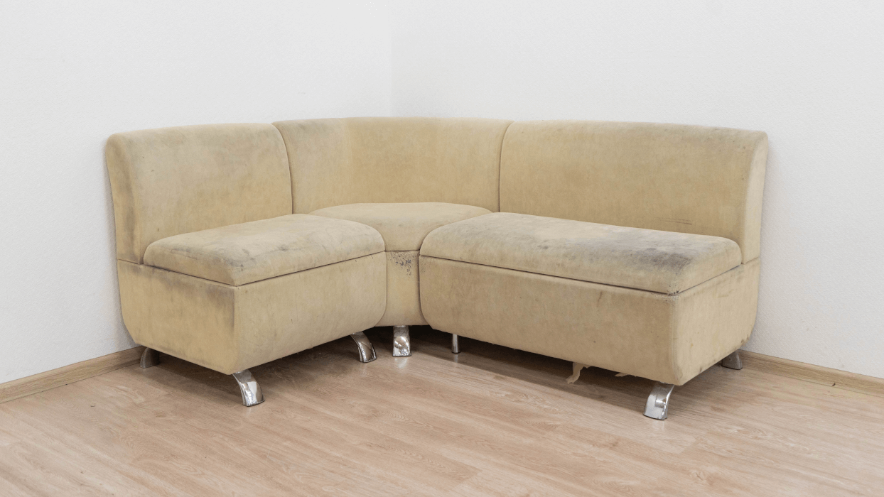 Угловой диван 12 до реставрации